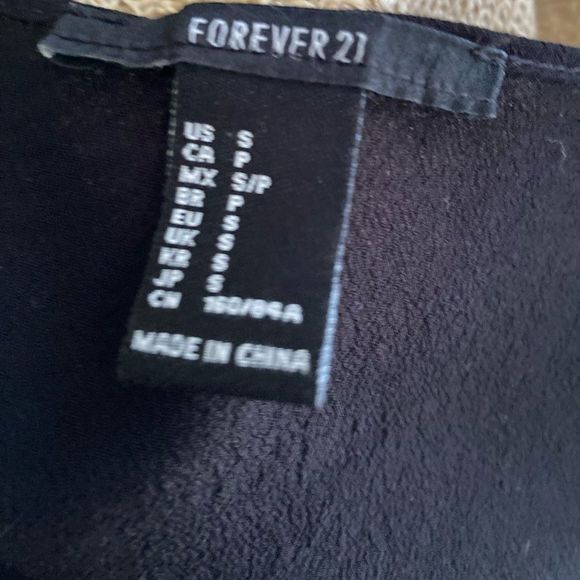 Forever 21 tie front long sleeve crop top Small - Picture 5 of 6